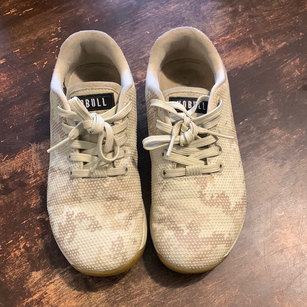EUC just unfortunately don’t wear much. Only have been worn inside a gym.